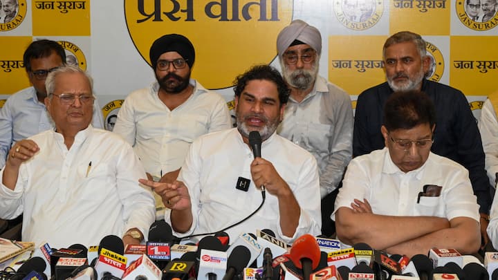 वोट वाइब सर्वे 15 से 19 अक्टूबर 2025 के बीच किया गया था,जिसमें राज्य के सभी 38 जिलों के 10,000 से अधिक लोगों की राय शामिल की गई.यह सर्वे भले अंतिम नतीजा न बताए, लेकिन इतना तय है कि इस बार का बिहार चुनाव उतना ही करीबी और अप्रत्याशित रहेगा, जितना लंबे समय से नहीं देखा गया.