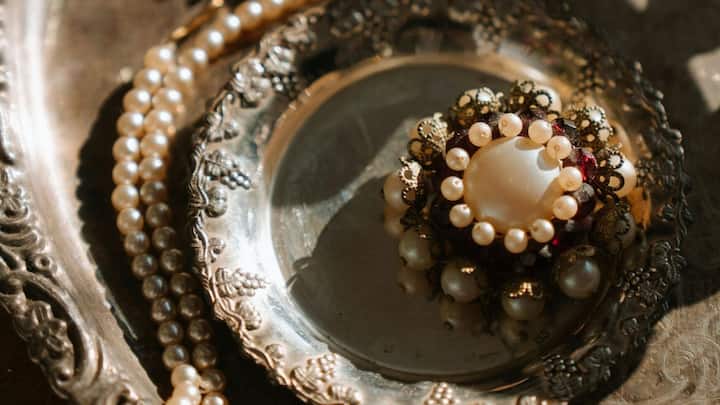 Gold is a chemically very stable metal. This means that it rarely or almost never reacts with any gas or oxygen.