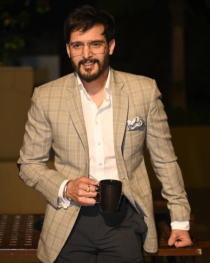 Jimmy Shergill - The industry also got a charming and talented star in the form of Jimmy Shergill from Shahrukh Khan's 'Mohabbatein'. The actor got a lot of fame from this film, but his struggle did not end. After many years of struggle he was able to establish himself in the industry. Today, apart from Bollywood, actors are also ruling Punjabi cinema and OTT.