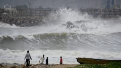 TN Weather: வலுவிழந்த டிட்வா! நாளை திருவள்ளூருக்கு கனமழை எச்சரிக்கை! 5 மாவட்டங்களுக்கு ஆரஞ்சு அலர்ட்.. வானிலை மையம் அறிக்கை