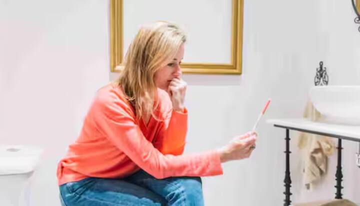 66% ਲੋਕ ਟਾਇਲਟ ਵਿੱਚ ਬੈਠ ਕੇ ਆਪਣੇ ਫ਼ੋਨ ਦੀ ਵਰਤੋਂ ਕਰਦੇ ਪਾਏ ਗਏ। ਇਹਨਾਂ ਵਿੱਚੋਂ, 37.3% ਲੋਕਾਂ ਨੇ ਟਾਇਲਟ ਵਿੱਚ ਬੈਠ ਕੇ 5 ਮਿੰਟ ਤੋਂ ਵੱਧ ਸਮਾਂ ਬਿਤਾਇਆ, ਜਦੋਂ ਕਿ ਫ਼ੋਨ ਤੋਂ ਬਿਨਾਂ ਲੋਕਾਂ ਵਿੱਚ ਇਹ ਗਿਣਤੀ ਸਿਰਫ਼ 7% ਸੀ। ਟਾਇਲਟ ਵਿੱਚ ਫ਼ੋਨ ਦੀ ਵਰਤੋਂ ਕਰਨ ਵਾਲਿਆਂ ਵਿੱਚ ਬਵਾਸੀਰ ਦਾ ਖ਼ਤਰਾ 46% ਵੱਧ ਸੀ। ਦਿਲਚਸਪ ਗੱਲ ਇਹ ਹੈ ਕਿ ਇਸ ਅਧਿਐਨ ਵਿੱਚ ਤਣਾਅ ਅਤੇ ਬਵਾਸੀਰ ਵਿਚਕਾਰ ਕੋਈ ਸਿੱਧਾ ਸਬੰਧ ਨਹੀਂ ਮਿਲਿਆ। ਇਸਦਾ ਮਤਲਬ ਹੈ ਕਿ ਅਸਲ ਖ਼ਤਰਾ ਲੰਬੇ ਸਮੇਂ ਤੱਕ ਟਾਇਲਟ ਵਿੱਚ ਬੈਠਣਾ ਹੈ।