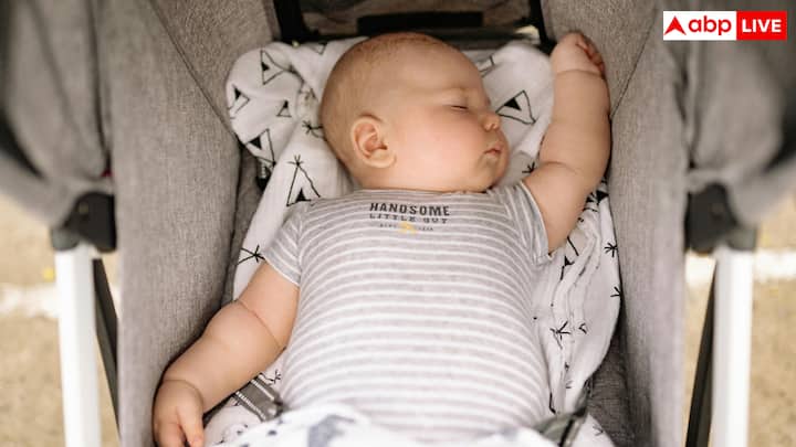 लेकिन अगर बच्चे को दूध पीते और सोते समय बार-बार पसीना आता है तो ये नॉर्मल बात नहीं है. ये किसी क्रोनिक डिसीस का संकेत भी हो सकता है.