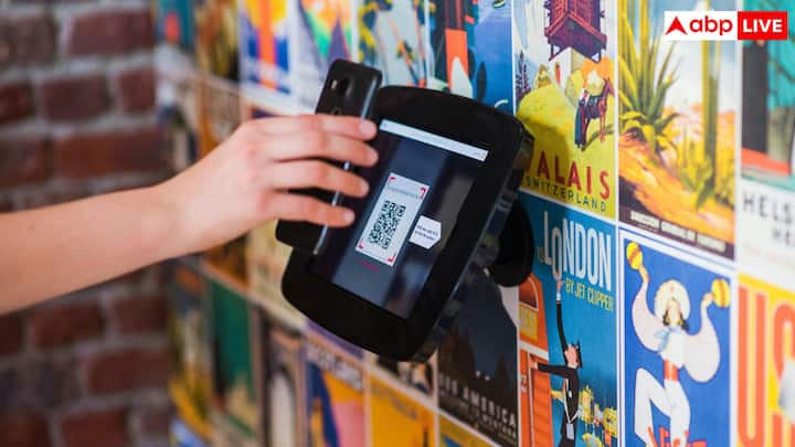 लेकिन एक समय ऐसा भी आया जब लोग मान गए थे कि QR कोड का दौर खत्म हो चुका है. लेकिन चीन में स्मार्टफोन के बढ़ते यूज ने इसे फिर से रिवाइव कर दिया और इसका इस्तेमाल होने लगा.