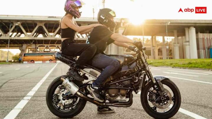 Many people start driving fast as soon as they start the bike. Doing this puts more pressure on the engine. In such a situation, keep in mind that after starting the bike, let the engine run at idle for 30 to 40 seconds. This will make the engine warmer and work better with less fuel.
