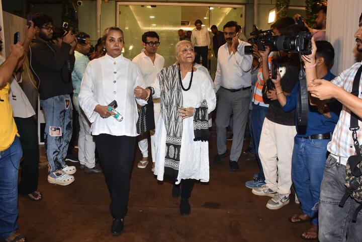 Veteran Bollywood actress Shabana Azmi also attended Satish Shah's prayer meet.