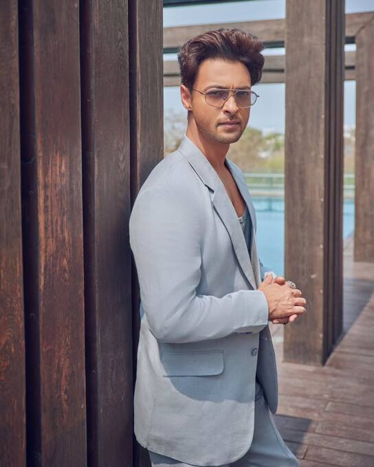 आयुष शर्मा के करियर की बात करें तो उन्होनें 2018 में सलमान खान के प्रोडक्शन में बनी फिल्म 'लवयात्री' से अपना करियर शुरू किया था.