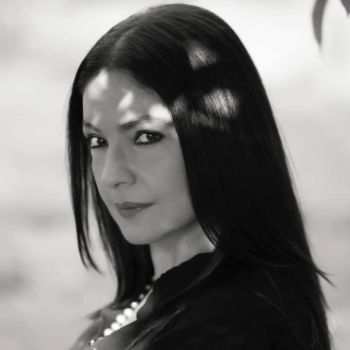 महेश भट्ट की बेटी पूजा भट्ट ने खुद यह खुलासा किया था कि उन्हें 16 साल की उम्र में शराब की लत लग गई थी. उन्होंने बताया कि शुरुआत में यह उन्हें यूजुअल लगा, लेकिन धीरे-धीरे वह इसके जाल में फंसती चली गईं. बिग बॉस ओटीटी 2 के दौरान पूजा ने कहा था कि वे अब 2016 से शराब को हाथ नहीं लगातीं.