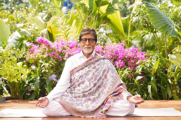 Shahenshah of Bollywood Amitabh Bachchan had told in his blog that he too was addicted to alcohol and cigarettes at one time. But one day he suddenly decided that no more, and left everything at that very moment. Big B had written, the best way to quit is to quit suddenly, not to reduce it gradually.