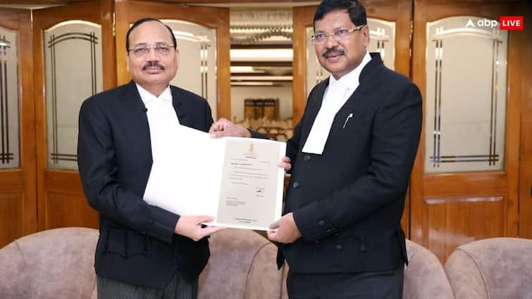 ‘जस्टिस सूर्यकांत नियुक्त हों देश के अगले मुख्य न्यायाधीश’, CJI गवई ने सरकार को भेजी सिफारिश ‘जस्टिस सूर्यकांत नियुक्त हों देश के अगले मुख्य न्यायाधीश’, CJI गवई ने सरकार को भेजी सिफारिश