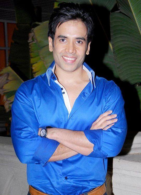 तुषार कपूर को गोलमाल फ्रेंचाइजी में उनके यूनिक रोल के लिए जबरदस्त पॉपुलैरिटी मिली थी. लेकिन फिर भी अभिनेता की गिनती इंडस्ट्री के फ्लॉप एक्टर्स की लिस्ट में होती है. जब एक्टिंग में उनका सिक्का नहीं चल पाया तो उन्होंने डायरेक्शन में अपनी किस्मत आजमाई.