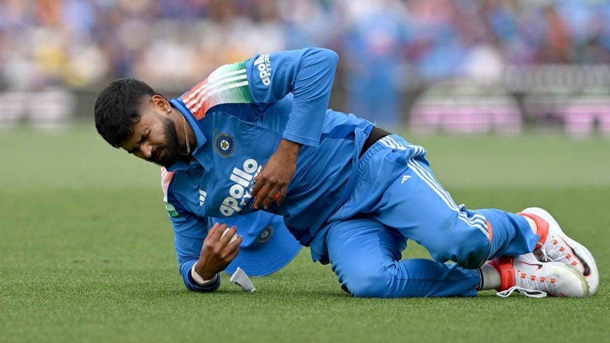 Shreyas Iyer: மயங்கி விழுந்த ஸ்ரேயாஸ், உடல்நிலையில் முன்னேற்றமா? சிட்னி விரையும் பெற்றோர் - காயம் விவரம்