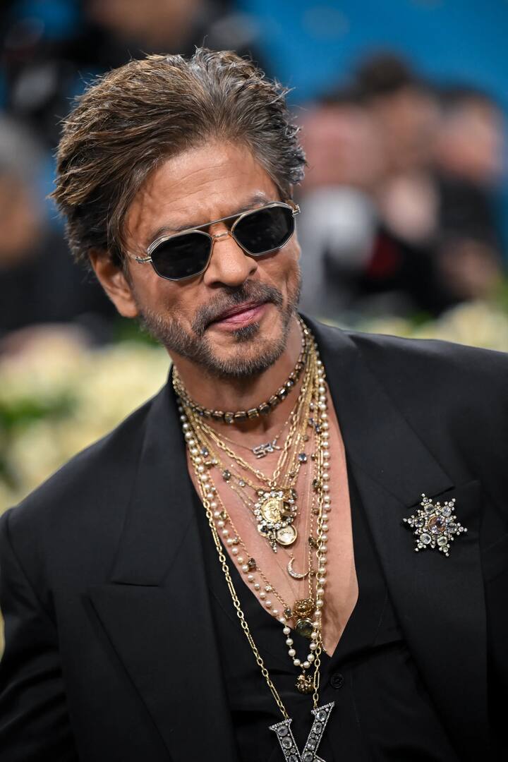 Shahrukh Khan - First of all let's talk about the hero of the film i.e. Shahrukh Khan who was 34 years old during the shooting of the film and has turned 59 now. But even today actors keep creating ruckus at the box office with their charm. These days the actor is in discussion about his film 'King'. Which will be released next year.