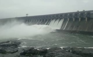 Tapi Rain: ઉકાઈ ડેમમાં પાણીની આવક વધતા 3 દરવાજા ખોલાયા, તાપી કાંઠાના અનેક ગામોને એલર્ટ કરાયા