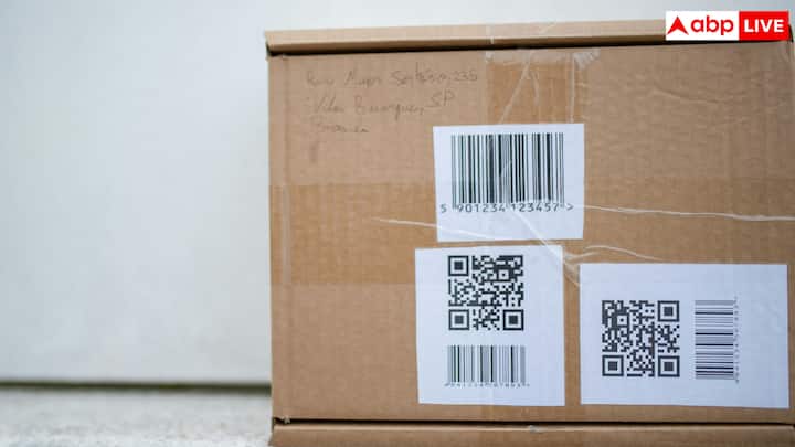 लेकिन आपने कभी सोचा है कि ये QR कोड पहली बार किसने इंवेंट किया? किसे इस कोड को बनाने का आइडिया आया? इस QR कोड में इतनी इन्फॉर्मेशन कैसे स्टोर होती है और इसे अभी तक पेटेंट क्यों नहीं किया गया है? आइए जानते हैं इस बारे में.