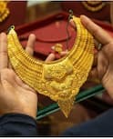 Gold Rate Falls: ਵਿਆਹਾਂ ਦੇ ਸੀਜ਼ਨ ਤੋਂ ਪਹਿਲਾਂ ਧੜੰਮ ਡਿੱਗੇ ਸੋਨੇ ਦੇ ਰੇਟ, ਅੱਜ 10 ਗ੍ਰਾਮ ਖਰੀਦਣਾ ਹੋਇਆ ਆਸਾਨ; ਜਾਣੋ ਕਿੰਨਾ ਸਸਤਾ...?