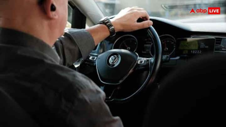 लगभग 35 प्रतिशत आबादी ऐसे देशों में रहती है जहां गाड़ी लेफ्ट साइड चलती है. इनमें यूनाइटेड किंगडम, आयरलैंड, साइप्रस, माल्टा, भारत, पाकिस्तान, बांग्लादेश, श्रीलंका, ऑस्ट्रेलिया, न्यूजीलैंड, जापान, दक्षिण अफ्रीका, केन्या, जिंबाब्वे, बारबाडोस, जमैका, सेंट लूसिया, दक्षिण अमेरिका के गुयाना, सूरीनाम शामिल हैं.