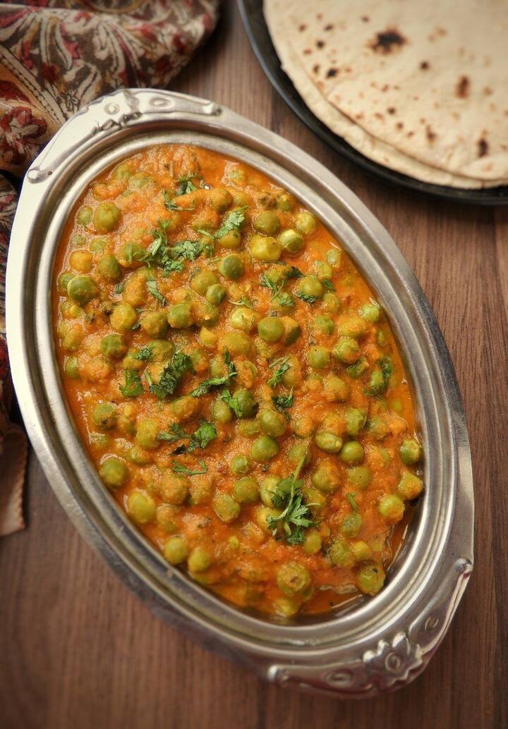 जेव्हा तुम्ही भाज्या शिजवता तेव्हा भाजीत मीठ शेवटी घालावे. त्यामुळे भाजीतलं आयरन टिकून राहतं.