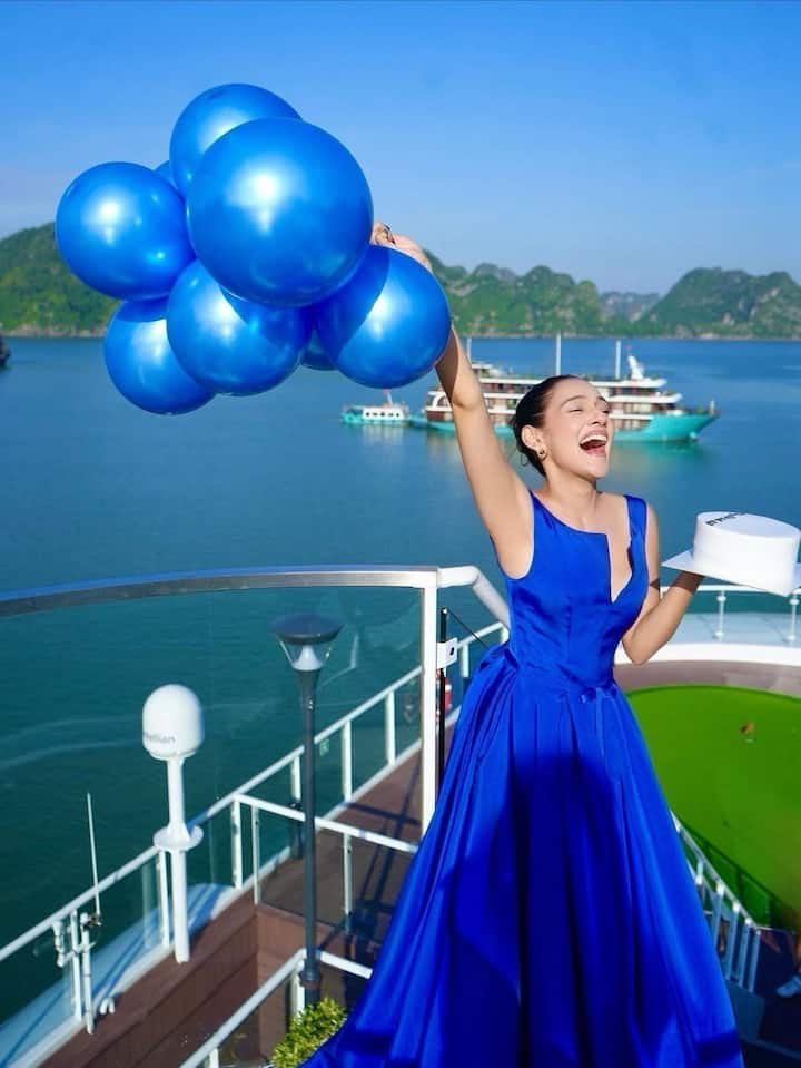 बता दें, बीते दिनों आरजे महवश अपनी पर्सनल लाइफ को लेकर सुर्खियां बटोर रही थीं. युजवेंद्र चहल संग डेटिंग की खबरों ने उन्हें टॉक ऑफ द टाउन बना दिया. अब उनके बर्थडे पोस्ट पर भी कई लोगों ने कॉमेंट करते हुए उनसे चहल के बारे में पूछा है.