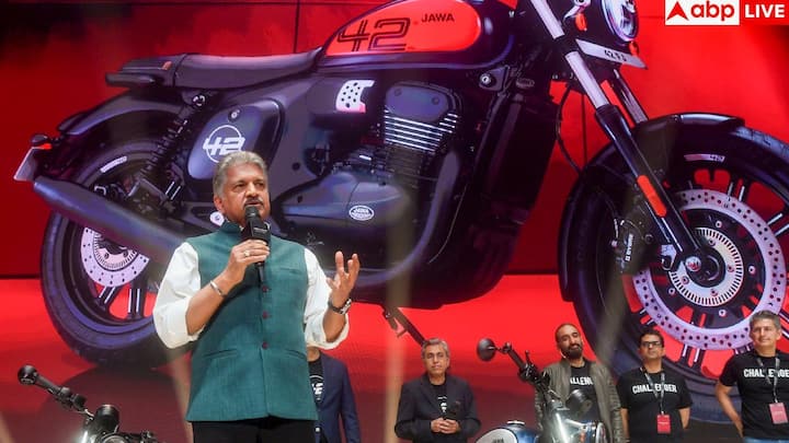 उम्र बढ़ने के साथ सबसे बड़ी चिंता होती है मांसपेशियों और हड्डियों की ताकत कम होना. वे इस चुनौती से निपटने के लिए स्ट्रेंथ ट्रेनिंग पर भरोसा करते हैं. फिटनेस एक्सपर्ट्स भी मानते हैं कि वेट ट्रेनिंग बुजुर्गों के लिए बेहद फायदेमंद है, क्योंकि इससे गिरने और हड्डियां कमजोर होने का खतरा कम हो जाता है.