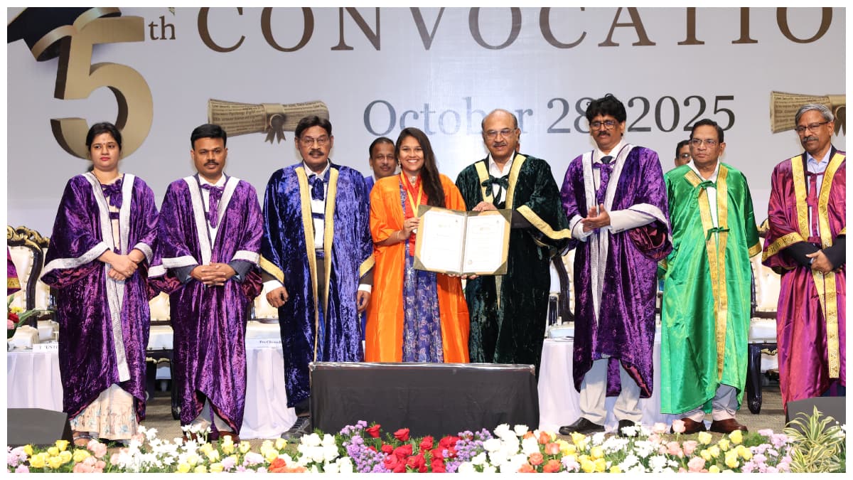 ఏపీలోని SRM Universityలో ఘనంగా ఐదో కాన్వకేషన్ - 1877 మంది విద్యార్థులకు డిగ్రీ పట్టా అందజేత
