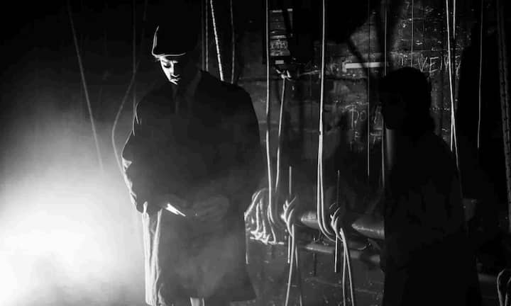 ऐसे में अगर आप हॉरर फिल्में देखने की शुरुआत करना चाहते हैं तो आपको कम हॉरर लेवल की फिल्मों से शुरुआत करनी चाहिए. इसके लिए आप The Others, A Quiet Place, The Sixth Sense, Get Out या Train to Busan जैसी फिल्में देख सकते हैं.