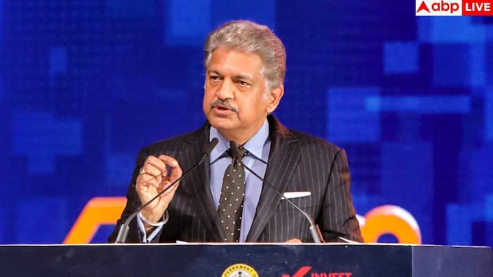 हालांकि, महिंद्रा के मुताबिक सबसे अहम है सुबह का ध्यान. वे रोजाना 20 मिनट मेडिटेशन करते हैं. इसका असर सिर्फ दिमाग पर ही नहीं बल्कि पूरे जीवन पर दिखता है. उनका मानना है कि ध्यान करने से मेंटल प्रेशर हल्का होता है, सोच साफ होती है और दिन की शुरुआत सकारात्मक एनर्जी के साथ होती है.