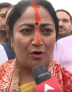 ITO घाट पर उगते हुए सूरज को Rekha Gupta ने दिया अर्घ्य | ABP NEWS SHORTS