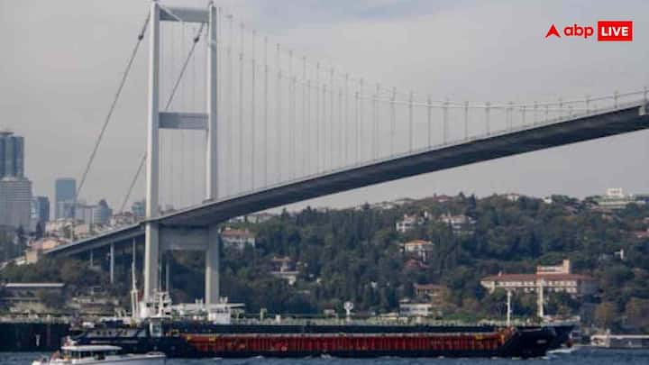 मर्चेंट नेवी में कई प्रकार के कोर्स अवेलेबल हैं. ये ग्रेजुएट्स, डिप्लोमा और सर्टिफिकेट लेवल पर होते हैं. ये कोर्स छात्रों को समुद्री उद्योग में करियर की अच्छी शुरुआत देने में मदद करते हैं.