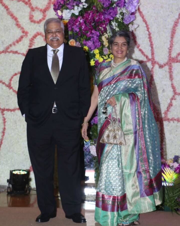 But Satish convinced Madhu's parents. Then within a month both of them got engaged. After eight months of engagement, Satish married Madhu in 1972. Satish Shah and Madhu do not have any children.