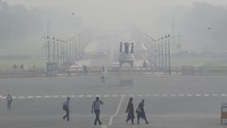 Delhi Continues To Choke As AQI Crosses 700; Stubble Smoke Turns Air Quality ‘Hazardous’