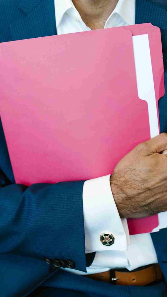 ये बुरी आदतें छोड़ देंगे तो करियर में मिलने लगेगी तरक्की