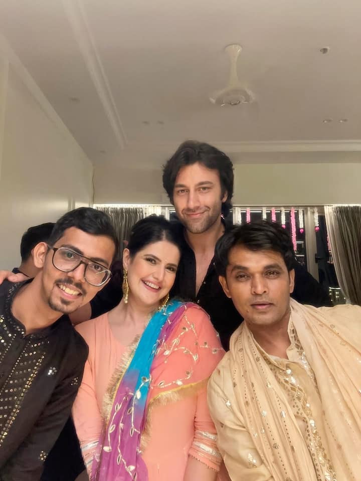 इन अफवाहों को और हवा तब लगी जब ये सामने आया कि जरीन और रोहेद ने हाल ही में दिवाली भी साथ में मनाई थी.