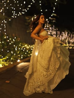 सिल्वर लहंगे में निया शर्मा ने गिराई बिजलियां, एक्ट्रेस का लुक वेडिंग सीजन के लिए है परफेक्ट इंस्पिरेशन