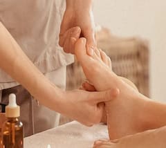 Benefits Of Foot Massage : पायांची मालिश थकवा आणि ताणावर जादुई उपाय!