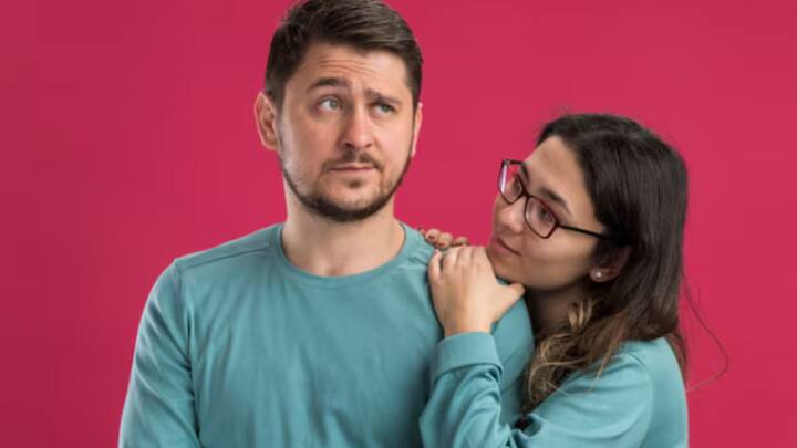 সময়ের সঙ্গে বদলে যায় সম্পর্কের সমীকরণও। সম্পর্কে ভালবাসা আদৌ বেঁচে রয়েছে, নাকি সম্পর্ক অভ্যাসে পরিণত হয়েছে, এই প্রশ্ন মনে উঁকি দেয় কমবেশি সকলেরই।