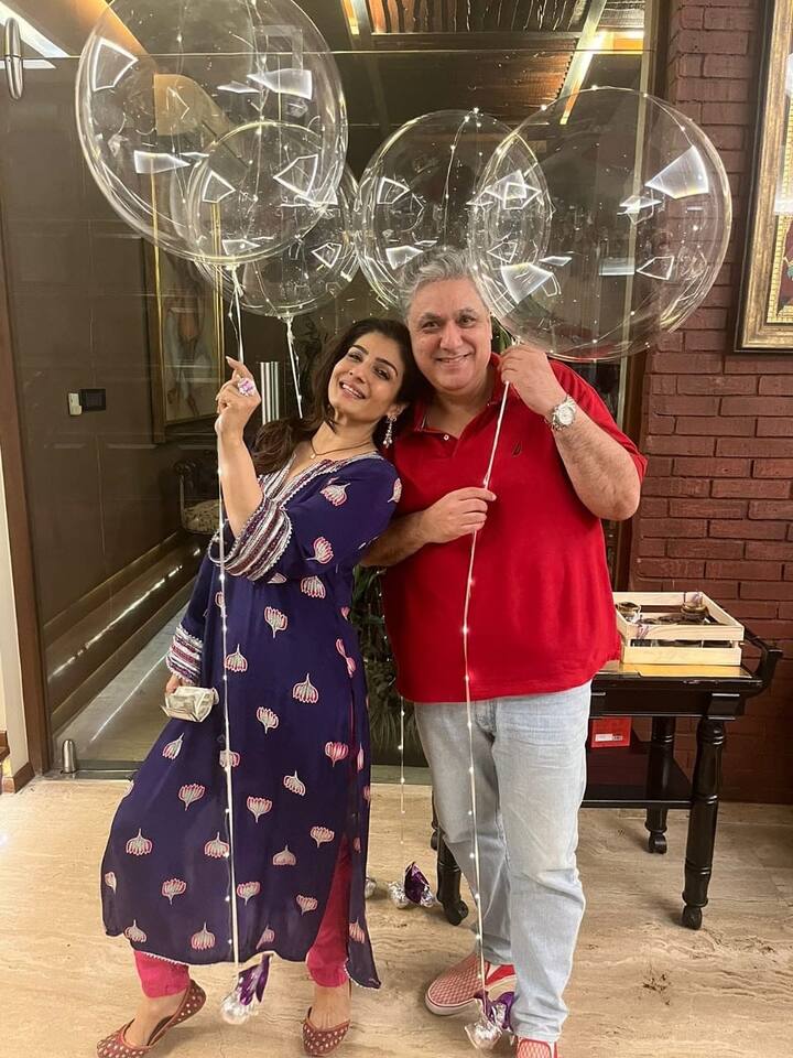 रवीना ने अपने इस सरप्राइज बर्थडे सेलिब्रेशन को खूब एंजॉय किया. उन्होंने फ्रेंड्स के साथ फोटोज शेयर की.