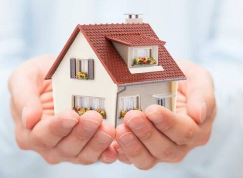 अगर आपकी आमदनी बढ़ रही है, तो अपनी ईएमआई थोड़ी बढ़ाने पर विचार करें। ईएमआई बढ़ाने से आपको अपना लोन जल्दी चुकाने में मदद मिलेगी और ब्याज भी कम लगेगा। बस ध्यान रखें कि ईएमआई इतनी न बढ़े कि आपके दूसरे खर्चे प्रभावित हों। इसलिए, ईएमआई बढ़ने पर विशेष ध्यान दें।