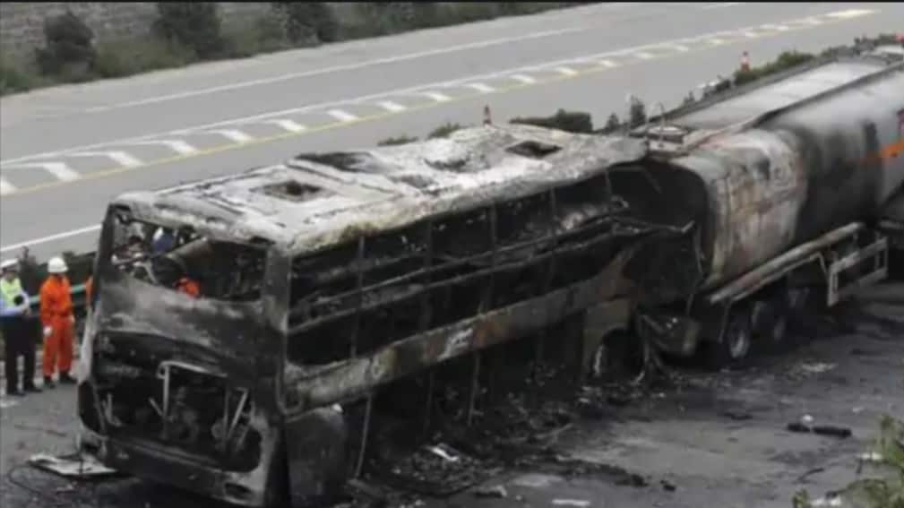 2012 में चीन के शानक्सी प्रांत में एक स्लीपर बस मेथनॉल टैंकर से टकरा गई थी, जिसमें 36 लोगों की मौत हो गई थी.