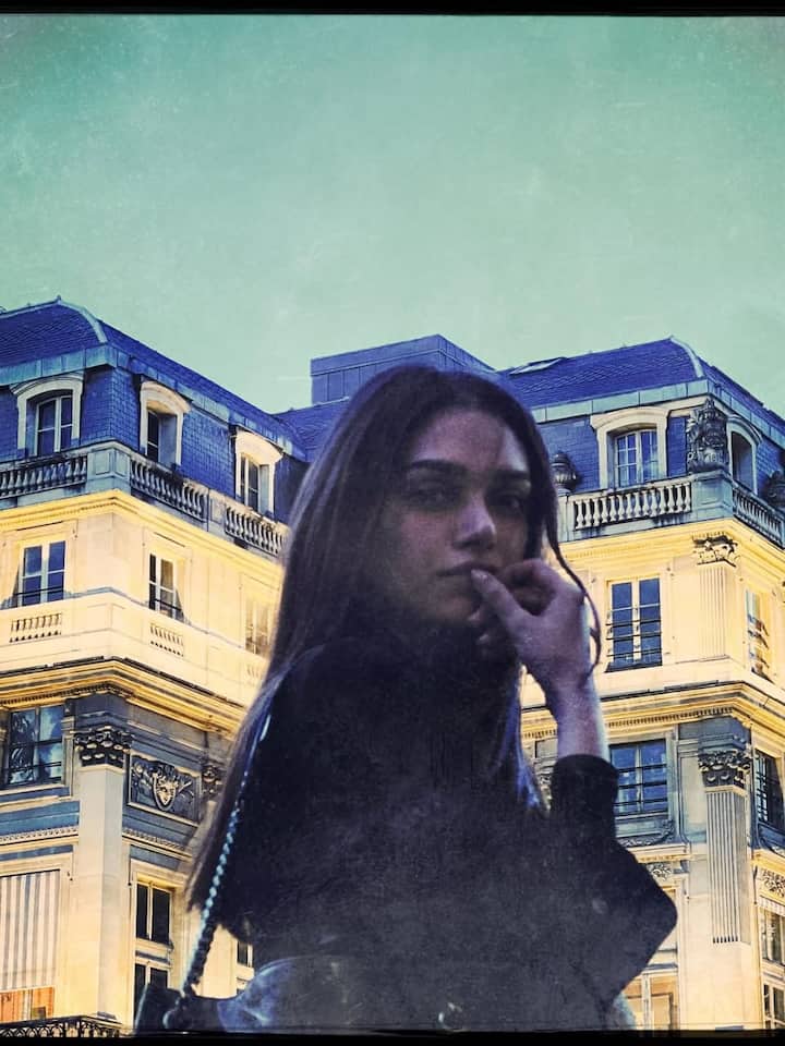 रिपोर्ट्स की मानें तो अदिति ने 21 साल की उम्र में सत्यदीप मिश्रा संग शादी कर ली थी लेकिन उनका ये रिश्ता ज्यादा दिन तक नहीं चल पाया. 2013 में उनका तलाक हो गया और अब वो साउथ के पॉपुलर एक्टर सिद्धार्थ संग अपना जीवन एंजॉय करती हैं.