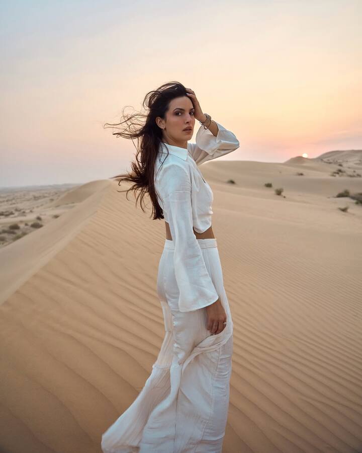 बता दें, बीते दिनों नताशा  स्टेनकोविक अपने पर्सनल लाइफ को लेकर सुर्खियों में थीं. हार्दिक पांड्या संग तलाक के बाद उन्हें काफी ट्रोल भी किया गया लेकिन इन सब को नजर अंदाज करते हुए वो अपनी जिंदगी खुशी से जी रही हैं.