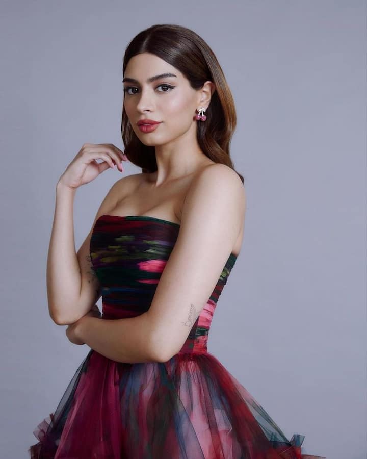 अगले नंबर पर दिवगंत एक्ट्रेस श्रीदेवी और बोनी कपूर की लाडली का नाम है. खुशी कपूर 5 नवंबर को अपना जन्मदिन मनाने वाली हैं. अदाकारा इस बार अपना 25वां जन्मदिन मनाएंगी.