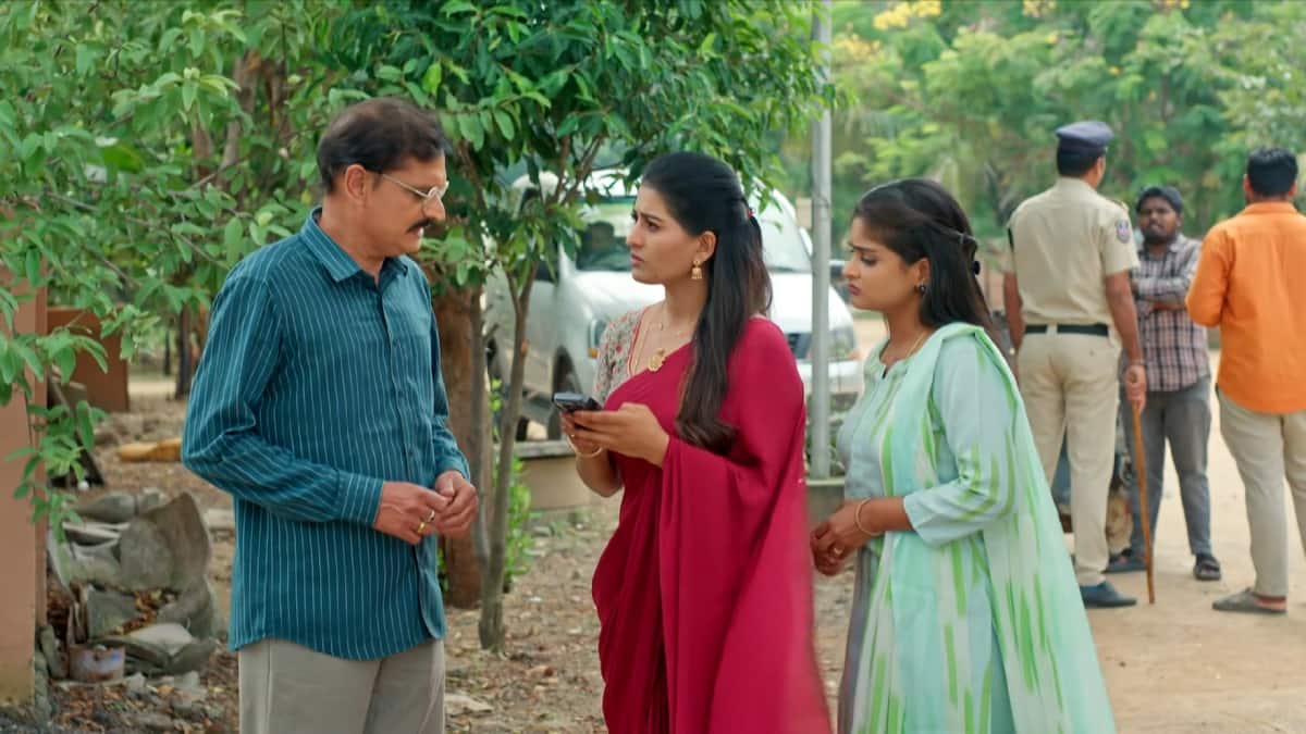 Illu Illalu Pillalu Serial Today October 29th: ఇల్లు ఇల్లాలు పిల్లలు:శోభ కోసం అత్తాకోడళ్ల పోరాటం! కిడ్నాప్ మిస్టరీ ఛేదిస్తారా? తండ్రీకొడుకుల ఎమోషన్‌!