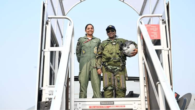 President Murmu Poses With Rafale Pilot Falsely Claimed To Have Been Captured By Pakistan President Murmu Poses With Rafale Pilot Falsely Claimed To Have Been Captured By Pakistan