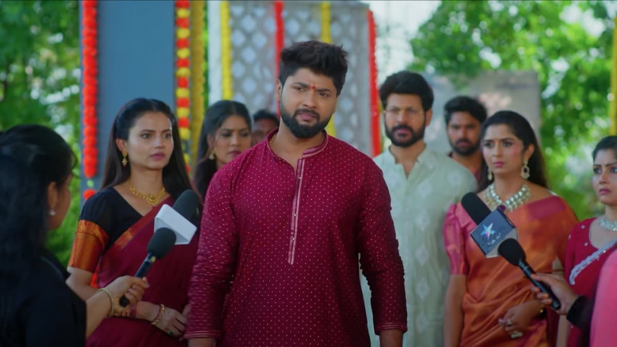 Chinni Serial Today October 29th: చిన్ని సీరియల్: మ్యాడీ కోసం మధు అవమానాలు! దేవా ఆగ్రహం, మీడియా ప్రశ్నలు!