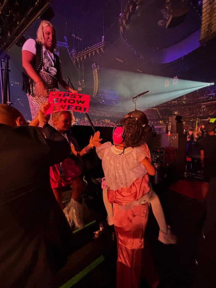 पापा के लिए मालती मैरी का ऐसा प्यार देख नेटीजंस का भी दिल भर आया है. फैंस ने भी जमकर प्रियंका चोपड़ा के इस पोस्ट पर अपना रिएक्शन दिया है.