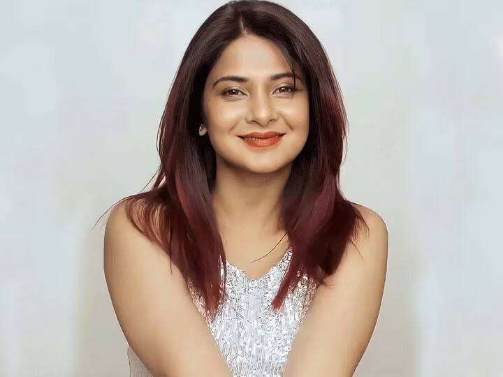 वहीं टीवी शोज के अलावा जेनिफर ने ओटीटी पर भी कब्जा जमाया हुआ है. वो 'कोड एम' और 'राय सिंघानी बनाम राय सिंघानी' में नजर आई और लोगों का खूब दिल जीता.