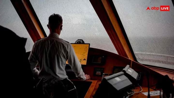 કોર્ષ પૂર્ણ કર્યા પછી, મર્ચન્ટ નેવીમાં કારકિર્દીના ઘણા વિકલ્પો છે. આ વિકલ્પો વિવિધ પ્રકારના જહાજો અને વિવિધ નેવિગેશન કંપનીઓમાં કામ કરવાની તકો આપે છે.