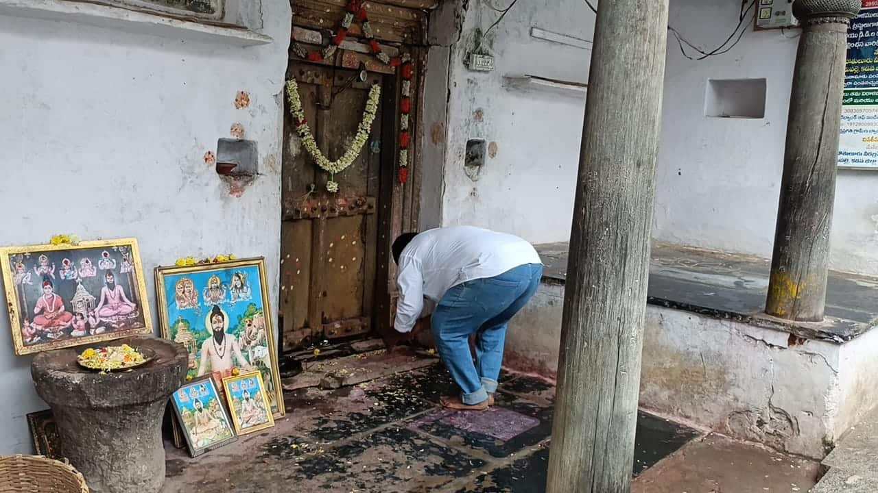 Pothuluri Veerabrahmam House Collapse: కాలజ్ఞానం రాసిన పోతులూరి వీరబ్రహ్మం వారి ఇల్లు ధ్వంసం-వర్షాల కారణంగా కూలిపోయిన చారిత్రక కట్టడం