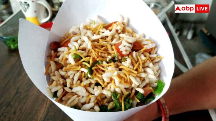 बंगाल में झाल मुरी और महाराष्ट्र में भेलपुरी के नाम से मशहूर यह भूजा मुरमुरे, भुनी हुई मूंगफली, प्याज, हरा धनिया और तीखी चटनी से बनाया जाता है. यह झटपट बनकर तैयार हो जाता है और काफी हल्का होने के साथ-साथ स्वादिष्ट भी है.