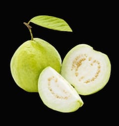 Guava Facts : पेरू खाल्ल्यानंतर 'या' गोष्टींचा होऊ शकतो त्रास!
